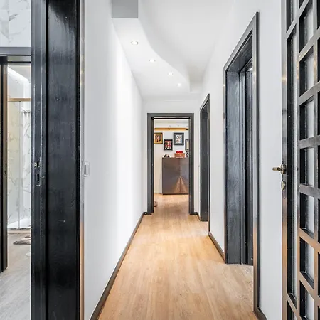 Extravagant 5-bedroom Mansion Вила-Нова-ди-Гая