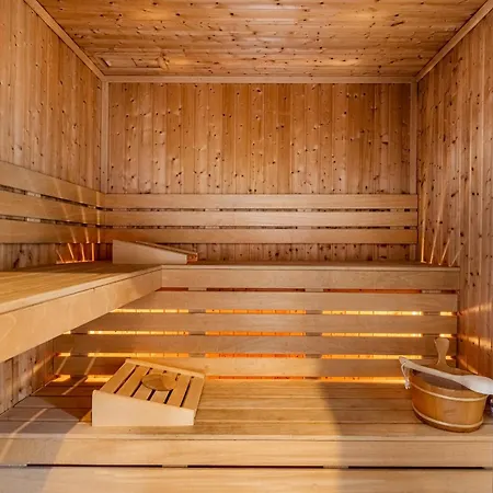 Вилла Extravagant 5-bedroom Mansion *