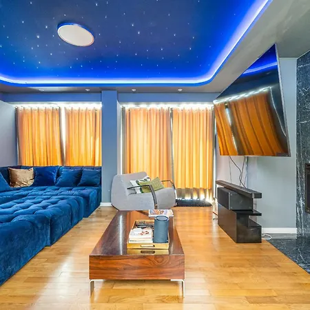 Extravagant 5-bedroom Mansion Вила-Нова-ди-Гая