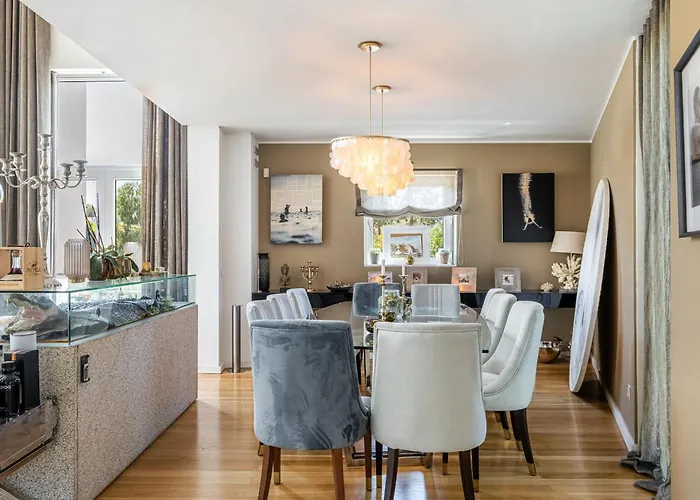 Extravagant 5-bedroom Mansion 빌라노바데가이아