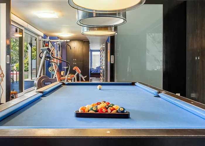 Extravagant 5-bedroom Mansion 빌라