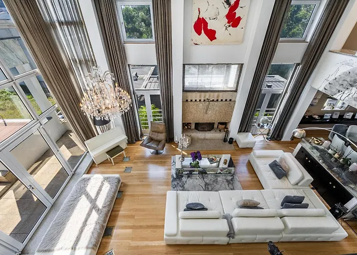 Extravagant 5-bedroom Mansion 빌라 *