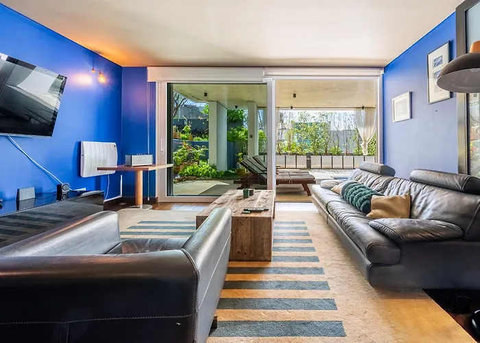 Extravagant 5-bedroom Mansion 빌라 *