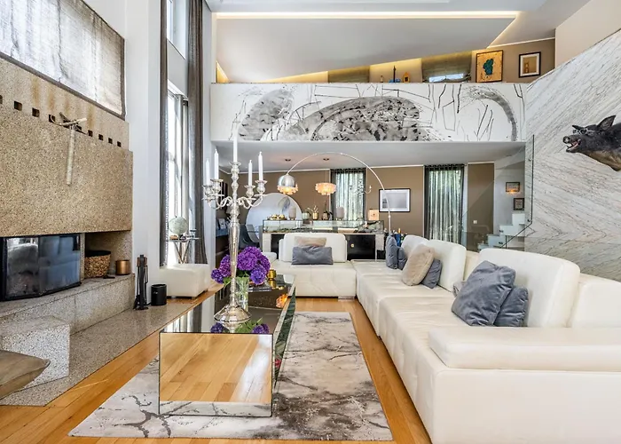 Extravagant 5-bedroom Mansion *