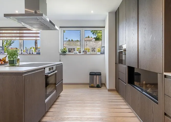 Extravagant 5-bedroom Mansion 빌라