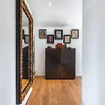 Extravagant 5-bedroom Mansion فيلة فيلا نوفا دي غايا