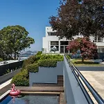 فيلة Extravagant 5-bedroom Mansion *