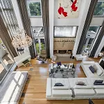 Extravagant 5-bedroom Mansion فيلة *