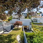Extravagant 5-bedroom Mansion *