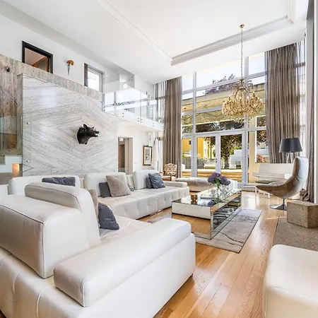 וילה Extravagant 5-bedroom Mansion וילה נובה דה גאיה