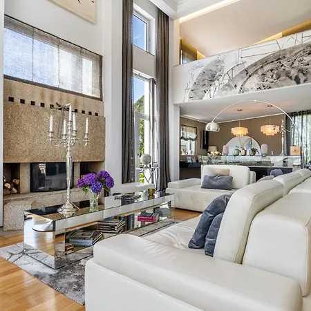 וילה Extravagant 5-bedroom Mansion וילה נובה דה גאיה
