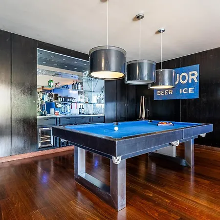 Extravagant 5-bedroom Mansion וילה וילה נובה דה גאיה