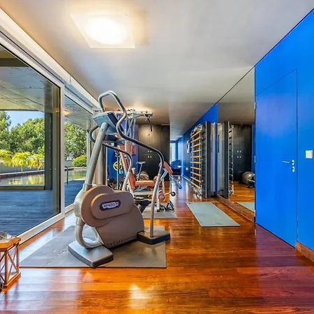 Extravagant 5-bedroom Mansion וילה וילה נובה דה גאיה