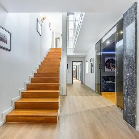 Extravagant 5-bedroom Mansion וילה