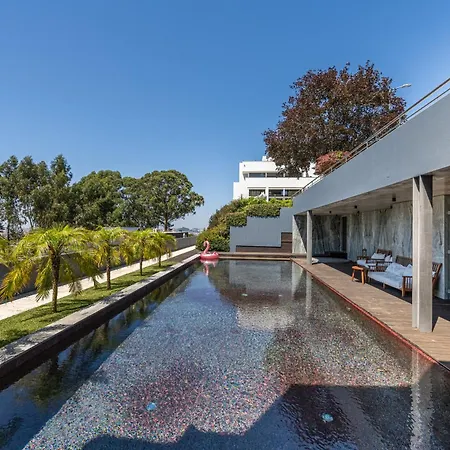 فيلة Extravagant 5-bedroom Mansion