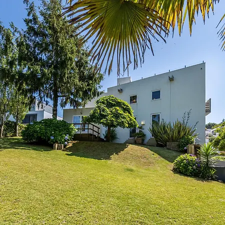 Extravagant 5-bedroom Mansion Вилла *