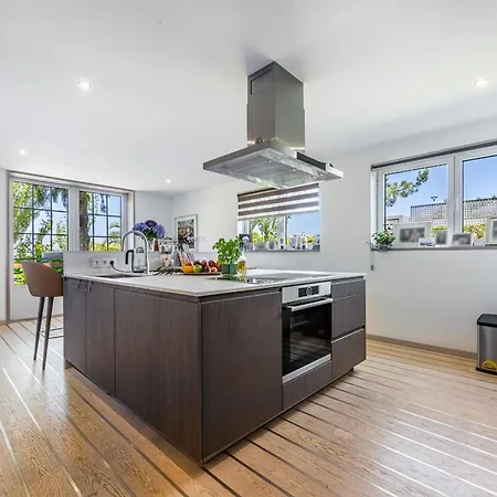 וילה Extravagant 5-bedroom Mansion
