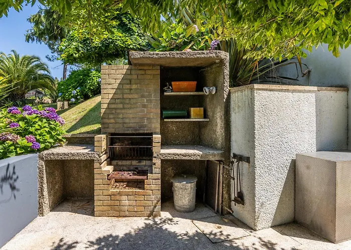 Extravagant 5-bedroom Mansion 别墅 加亚新城