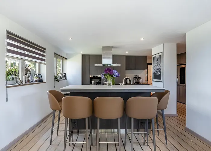 Extravagant 5-bedroom Mansion *