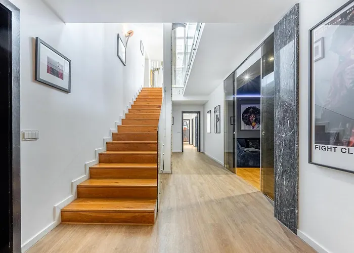 Extravagant 5-bedroom Mansion 别墅