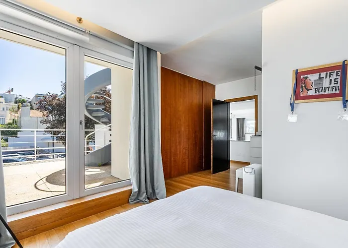 Extravagant 5-bedroom Mansion