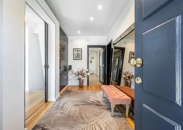 Extravagant 5-bedroom Mansion 别墅 加亚新城