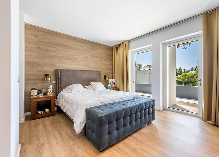 Extravagant 5-bedroom Mansion * 加亚新城